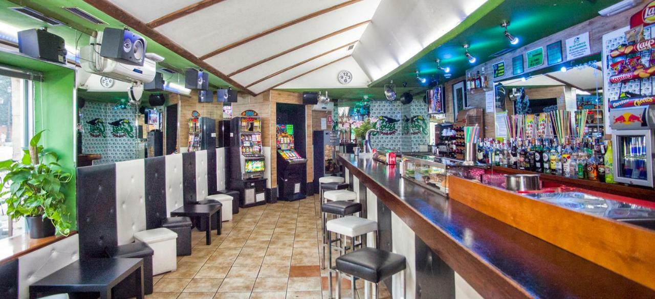 Hostal Goias Hotel Oviedo Luaran gambar