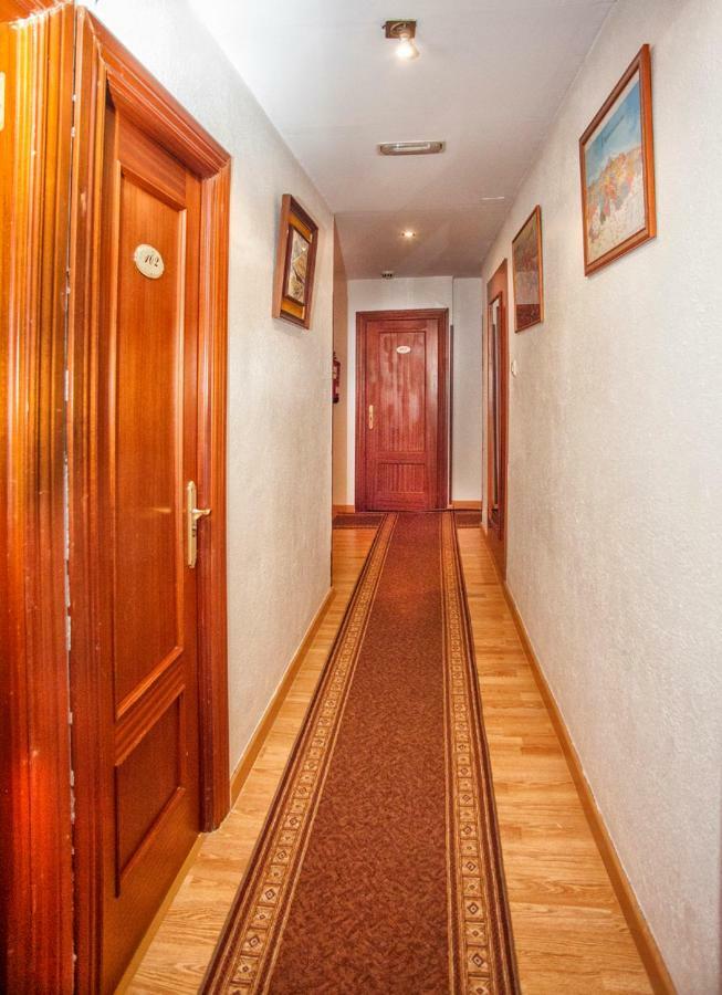 Hostal Goias Hotel Oviedo Luaran gambar