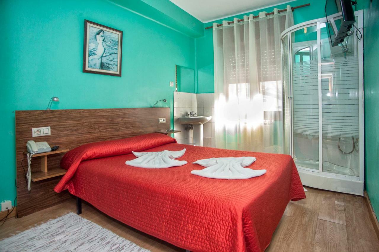 Hostal Goias Hotel Oviedo Luaran gambar