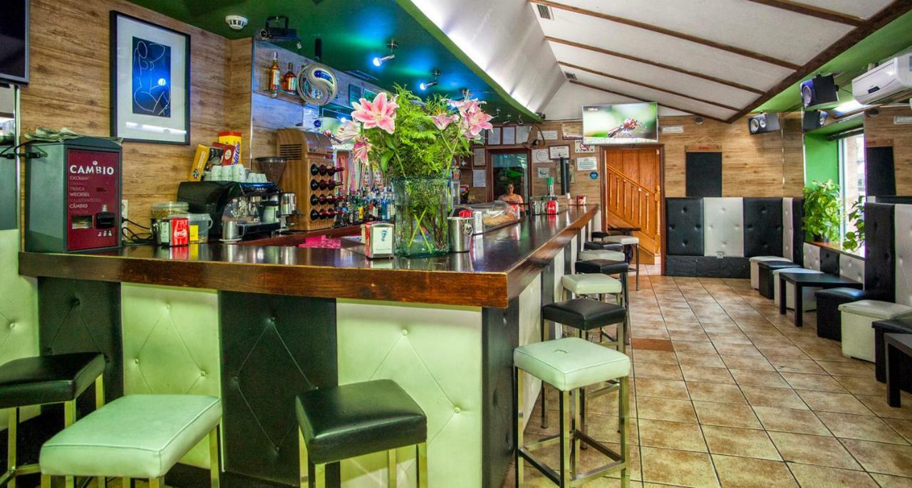 Hostal Goias Hotel Oviedo Luaran gambar